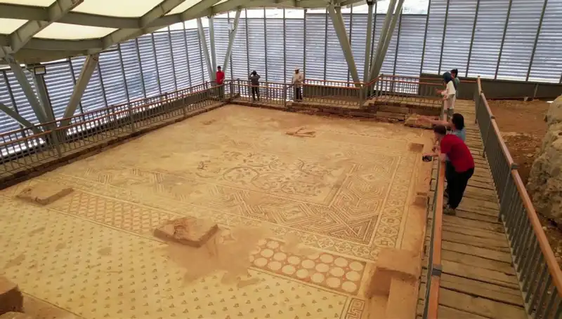 Restore Edilen 'Cennet Bahçesi' Mozaiği, Kültür Meraklıları İçin Ziyarete Açıldı