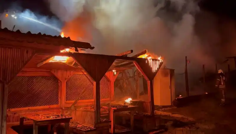 Şile'deki Gözleme Restoranı Yangını, Altı Mekanı Kül Etti!