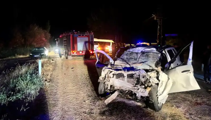 Ciple Traktör Çarpışması: 5 Kişi Yaralandı, Olay Yerinde Panik Hakim Oldu