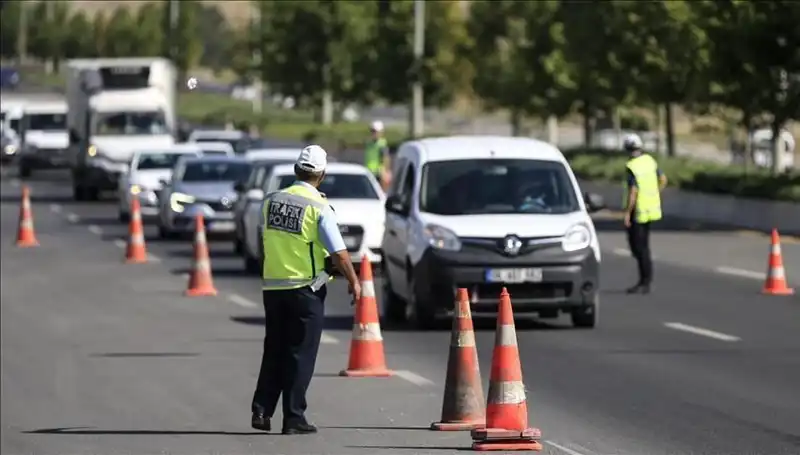 Konvoy Gösterisiyle Tünel Trafiğini Durduran Ekonomi Protestosu