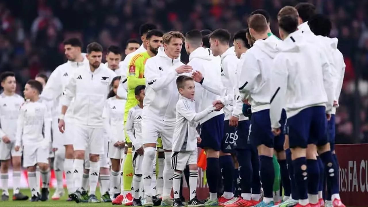 Arsenal-Manchester United Karşılaşması: Altay Bayındır İlk 11’de Sahaya Çıkıyor