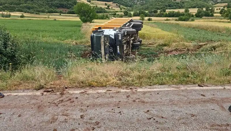 Tokat’ta Kamyon Devriildi: Şoför Hayatını Kaybetti, Olayın Ayrıntıları Şok Edici