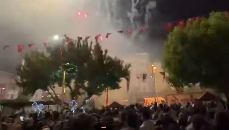 Havai Fişek Gösterisi, Kutlamayı Hastaneye Taşıdı: Şok Edici Olay