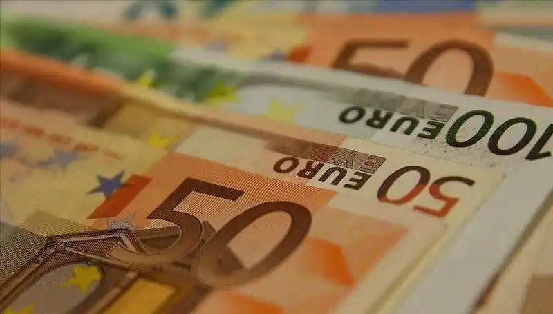 Euro'nun Düşüşü: Ekonomik Sebepler ve Gelecek Öngörüleri