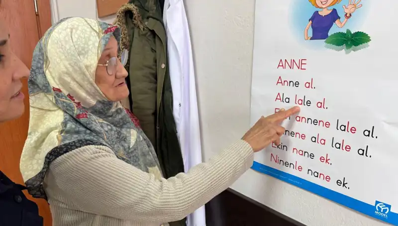 65 Yaşında Okuma Yazma Öğrenen Ayşe Teyze’nin İlham Verici Hikayesi