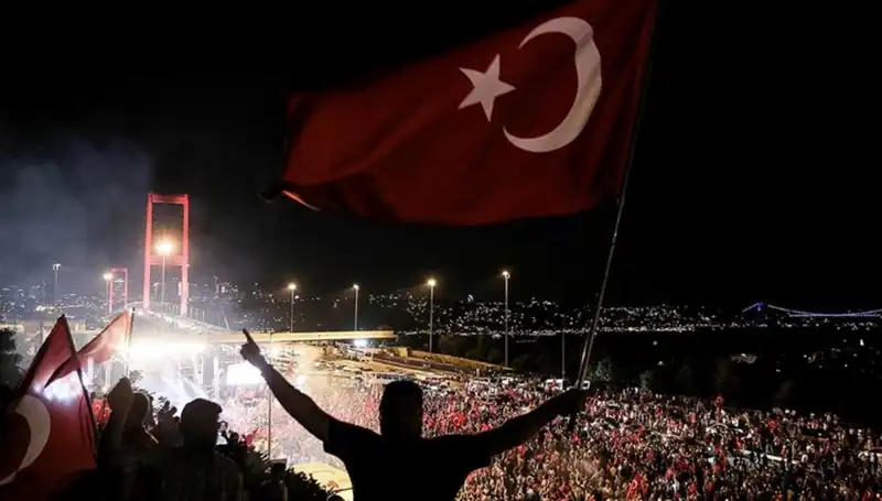 15 Temmuz’un Karanlıkları: "En Uzun Gece" Tiyatro Oyunu Külliye’de Sahne Alacak