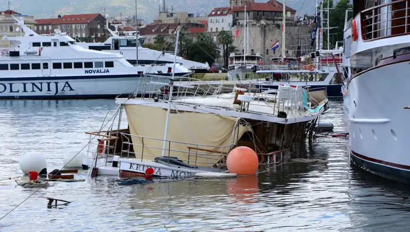 Hırvatistan'da Şiddetli Yağış ve Fırtına: Feribot Kazası Korkunç Sonuçlar Doğurdu