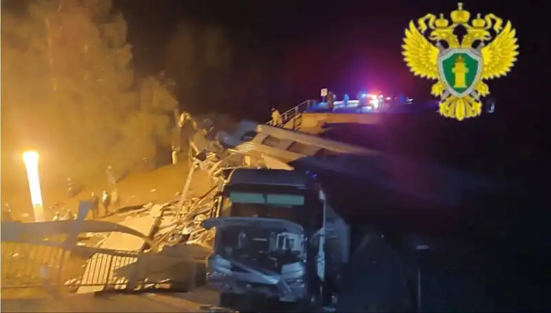 Rusya'da Köprünün Çökmüş Hali: Tren Felaketiyle Gelen Trajedi