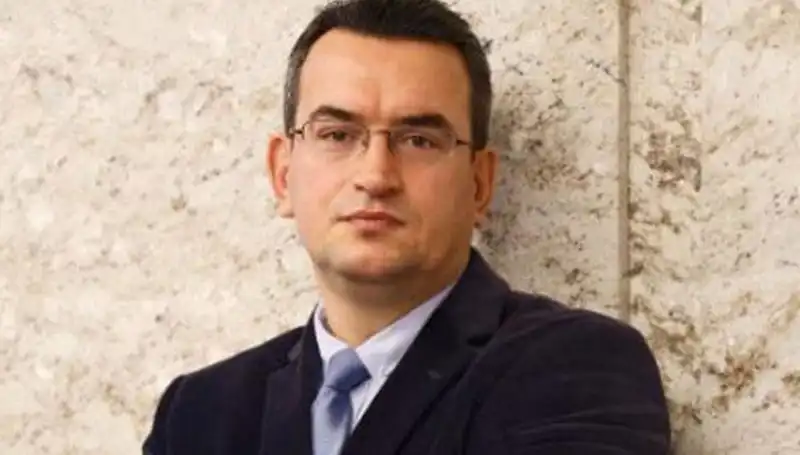 Metin Gürcan: DEVA Partisi'nin Vizyoner Kurucu Üyesi ve Siyasi Kariyeri