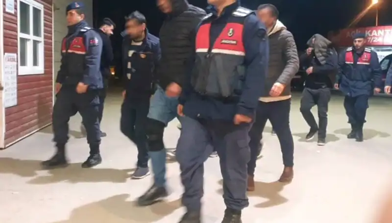 Bağ Evinde Uyuşturucu Partisi: Büyük Baskında 20 Gözaltı