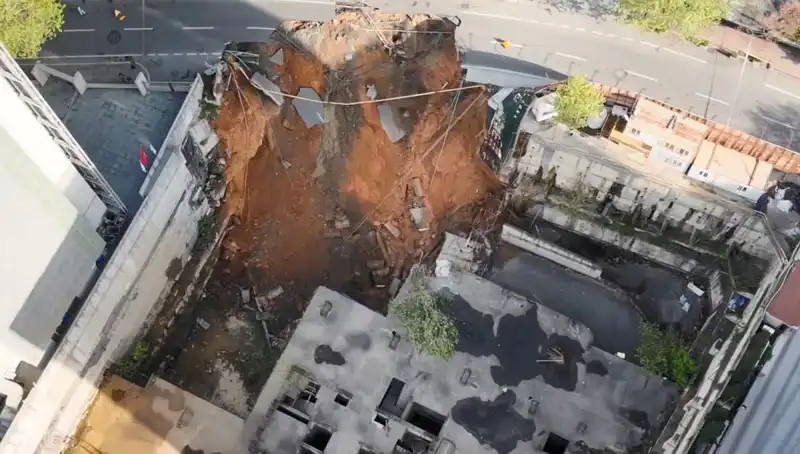 Sarıyer’de Cadde Çökmesi: Şehir Hayatını Vuran Kaza ve Çözüm Süreci