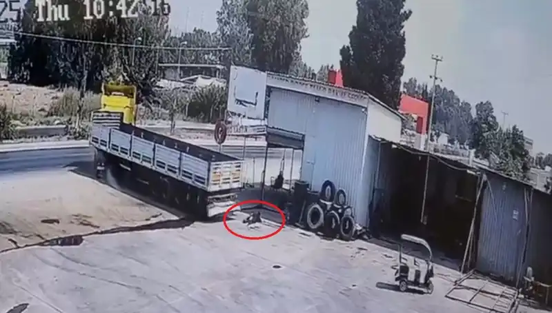 16 Yaşındaki Genç İşçi, TIR’ın Altında Kalarak Hayatını Kaybetti: Korkunç Kaza