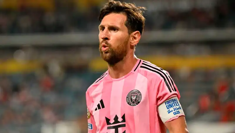 Messi'nin Debut Maçında Heyecan Dolu Anlar: Son Dakika Şutu Direkten Döndü