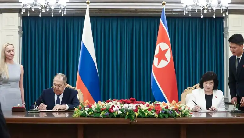Rusya ve Kuzey Kore Arasındaki İlişkiler Derinleşiyor: Lavrov ile Önemli Görüşme