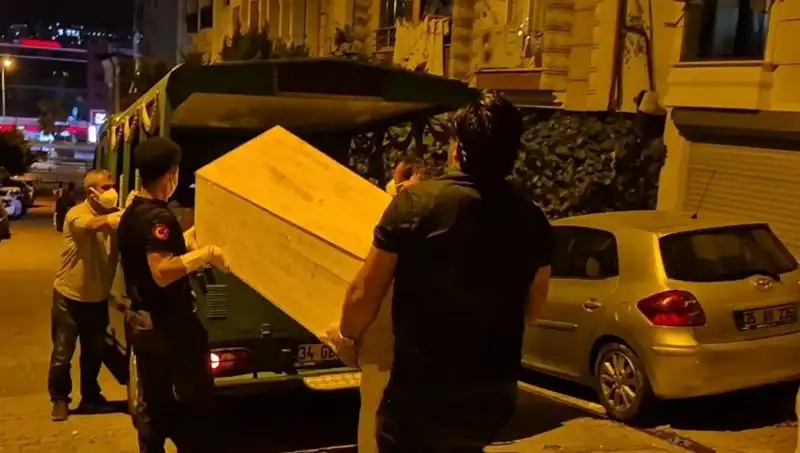 Esenyurt'ta Gizemli Ölüm: Bir Kadın Cansız Bulundu