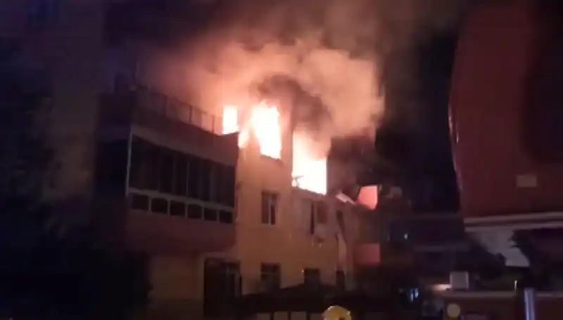 Konya'da Dört Katlı Binada Doğalgaz Patlaması: Acı Olayda 12 Yaralı