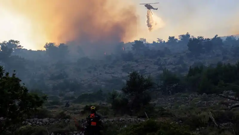 Eğriboz Adası’nda Yangın Alarmı: İki Köy Acil Tahliye Edildi!
