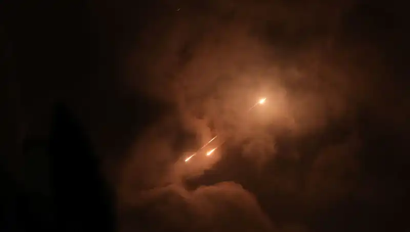 İran'ın Gece Saldırı Stratejisi: Füzeler Neden Gece Ateşleniyor?