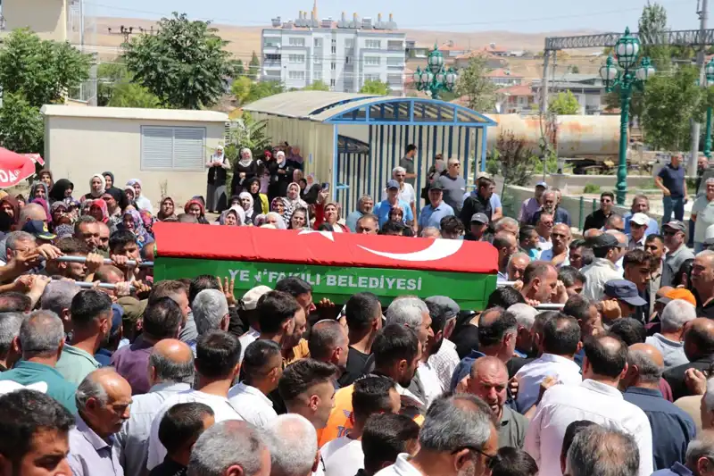 MHP'li Belediye Başkanı Son Yolculuğuna Uğurlandı: Şehirde Duygu Dolu Anlar