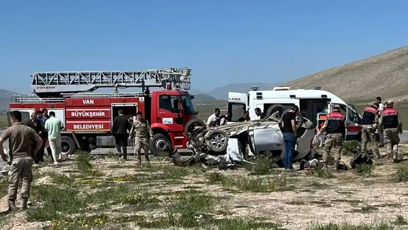 Van'da Feci Trafik Kazası: Canları Gaspeden Olayda 4 Kişi Hayatını Kaybetti