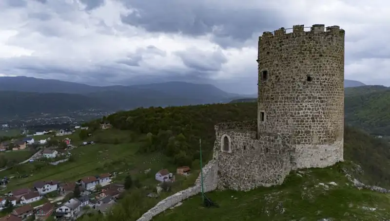 Sokolac Kalesi: Bosna Hersek'in Tarihindeki Zaman Yolcusunu Keşfedin