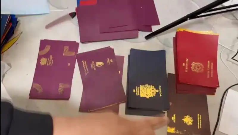 Sahte Pasaport ve Kimlik Belgeleri Üreticilerine Dev Operasyon Unutulmaz Anlar Yaşattı