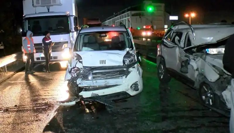İstanbul'da Zincirleme Kaza: Trafik Kaosu 10 Aracın Karıştığı Olayda Yaşandı