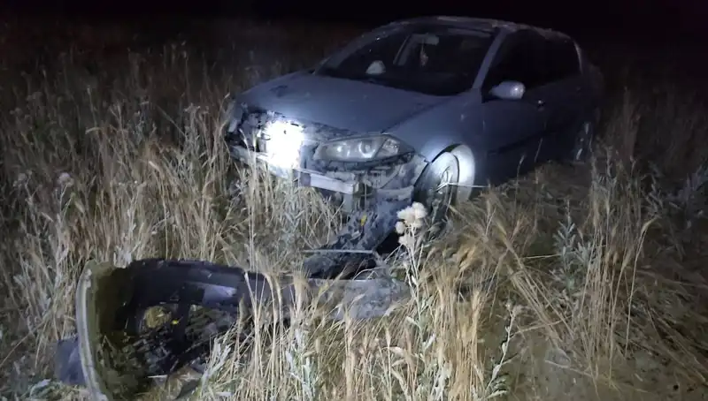 Burdur’da Otomobil Tarlaya Uçtu: İki Kişi Hastaneye Kaldırıldı