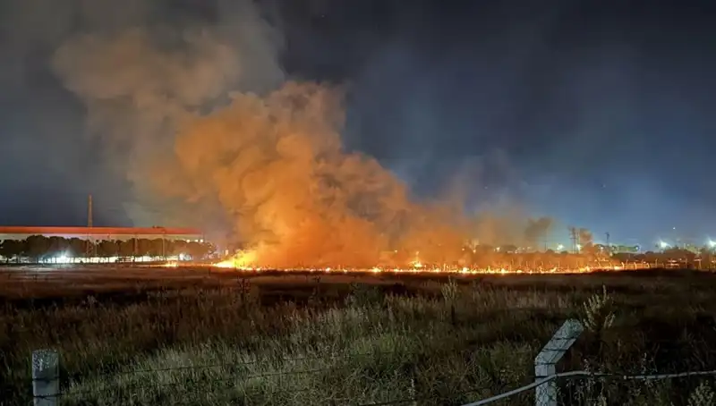İzmir'de Gece Yarısı Yangın Paniği: Olay Yerinde Neler Yaşandı?