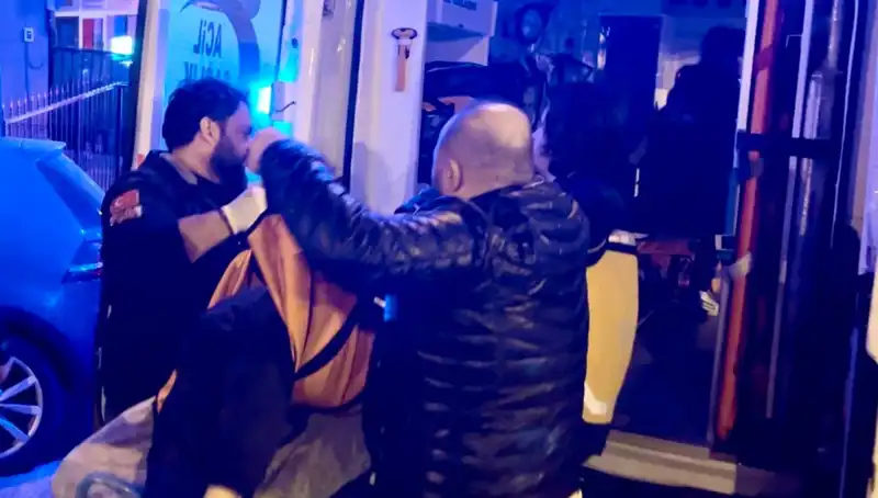 Tartışmanın Sonucu KORKUNÇ: Baba Oğul Arasında Silahlı Kavga!