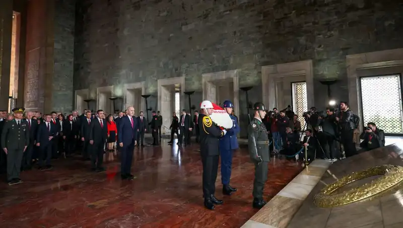 Devlet Erkanı, Anıtkabir'de Geçmişi ve Geleceği Birleştirdi