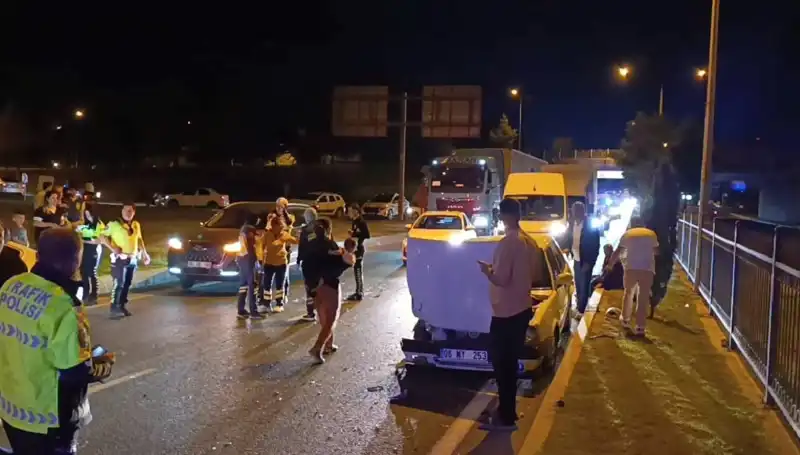 Otoyolda Geri Dönüş Yapan Araç Kazası: İki Çocuk da Yaralı