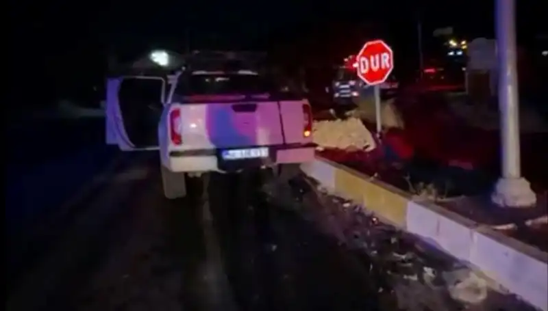 İzmir’de Kamyonet ve Hafif Ticari Araç Çarpıştı: 7 Kişi Yaralandı