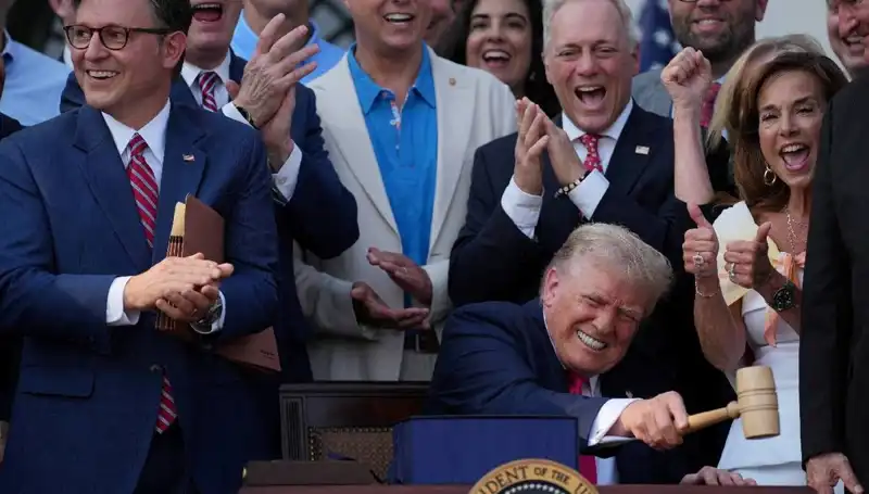 Trump, İnovasyonu Destekleyen "Büyük, Güzel Yasa Tasarısı"nı İmzaladı