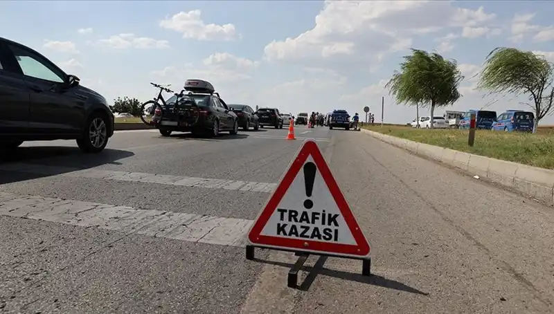Adana'da Korkunç Kaza: Kamyon ile Otomobil Çarpıştı, 1 Ölü 1 Yaralı