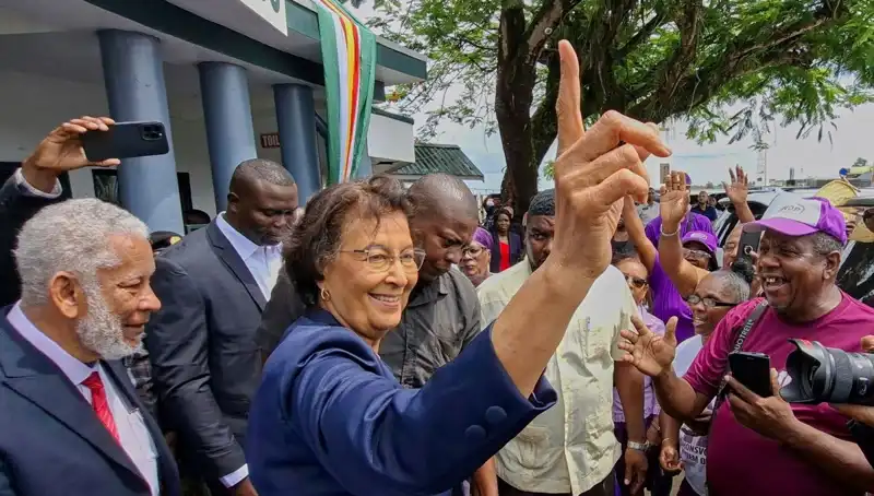 Surinam'da Tarih Yazıldı: İlk Kadın Devlet Başkanı Görevde