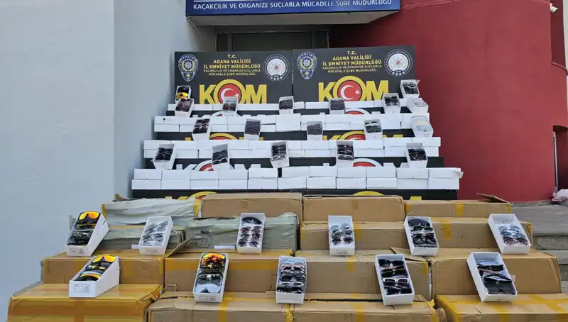 Adana'da Tarihi Kaçakçılık Operasyonu: 12 Bin Güneş Gözlüğü Ele Geçirildi