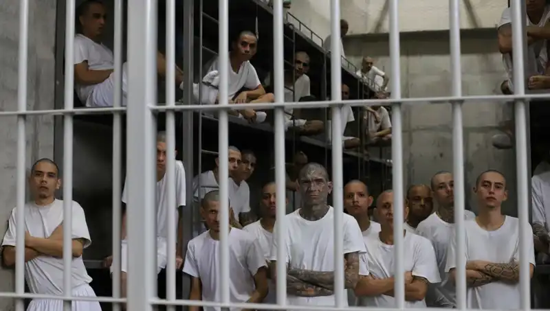 El Salvador: Cehennemdeki Göçmenler ve ABD'nin Sorumluluğu