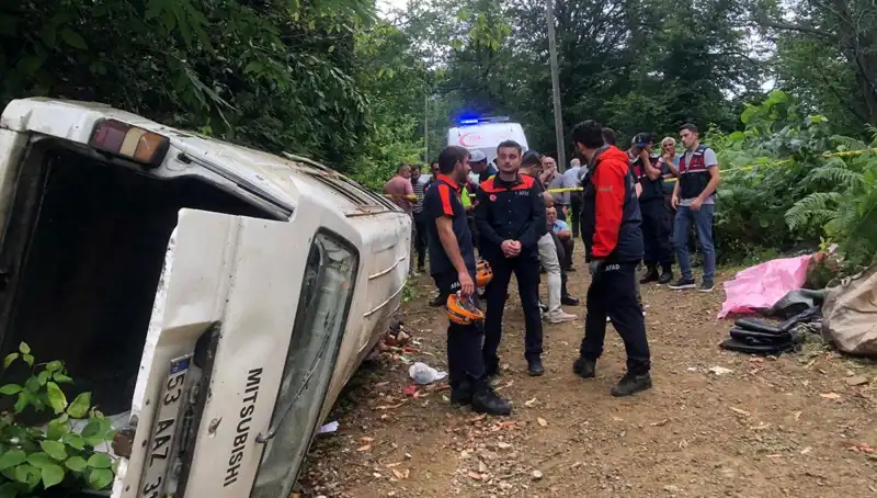 Rize'de Yürek Yakan Kaza: Minibüs Yamaçtan Yuvarlandı, İki Kişi Hayatını Kaybetti