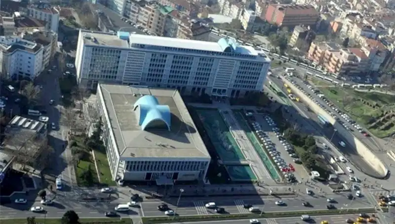 İBB Soruşturmasında "Enderun" WhatsApp Grubu Mesajları Neden Sorgulandı?